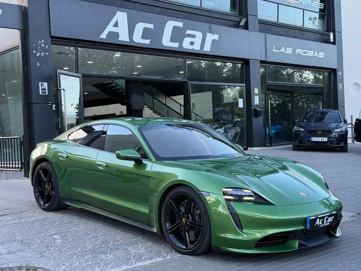 Porsche Taycan Turbo Verde - 1