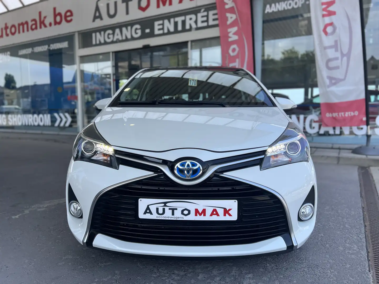 Toyota Yaris 1.5i VVT-i Hybrid Lounge E-CVT Wit - 1
