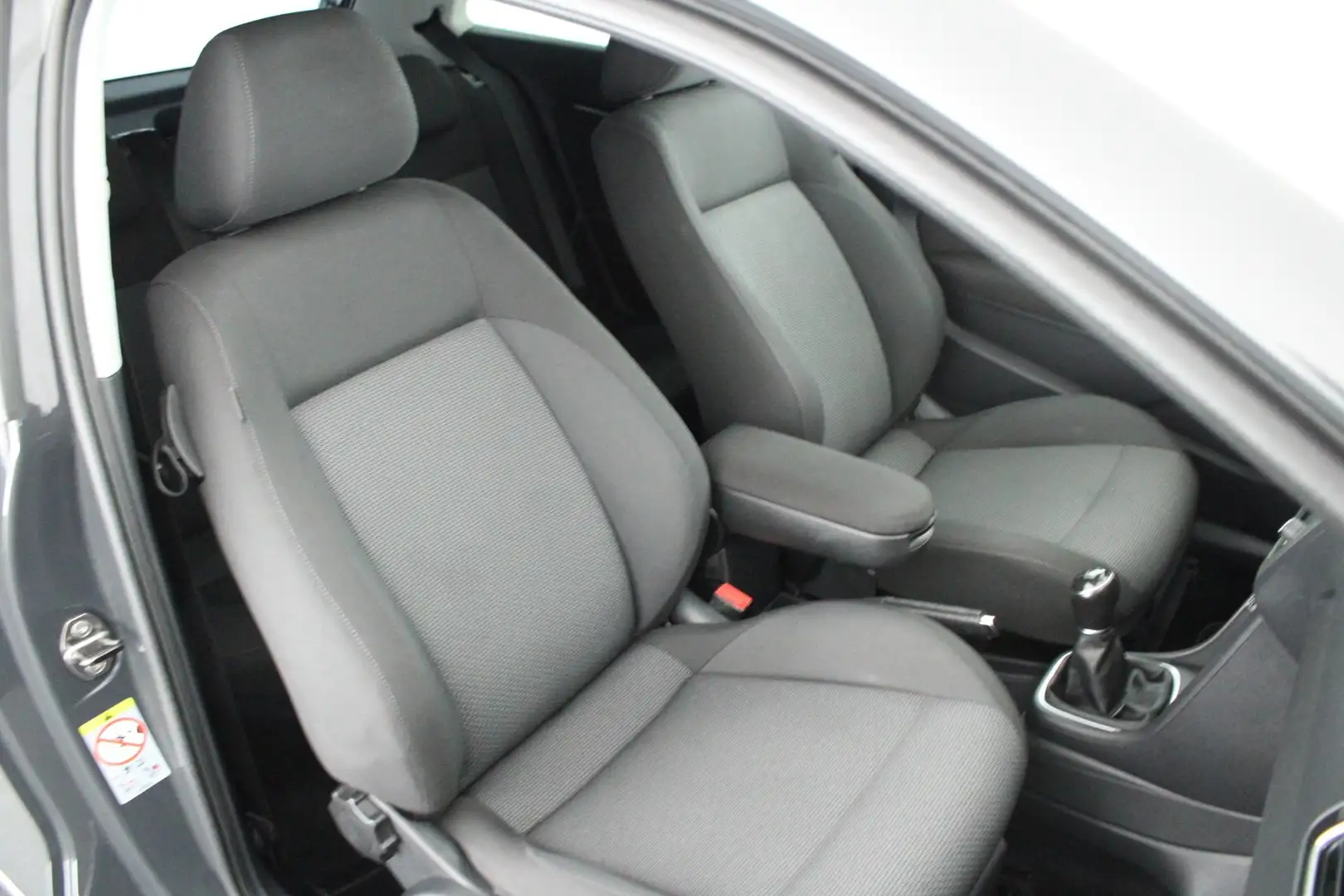 Volkswagen Polo 1.2 TSI 90pk Comfortline Stoelverwarming Airco Grijs - 2