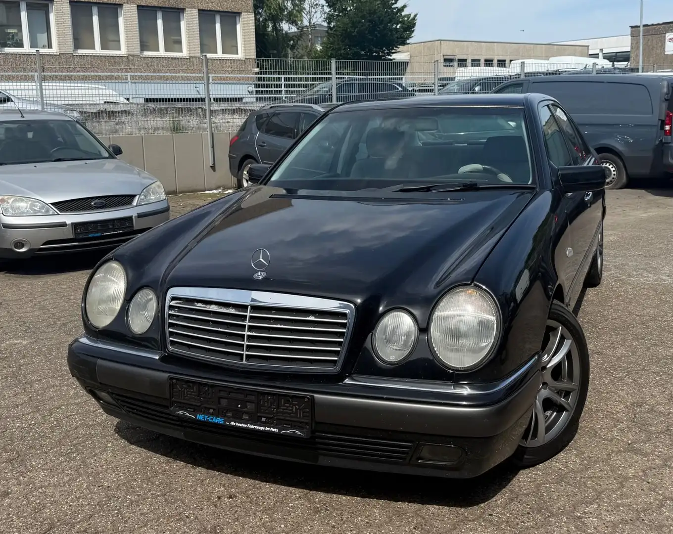 Mercedes-Benz E 240 ELEGANCE Klima*Tempomat*bleutooth*TÜV04/27 Modrá - 1