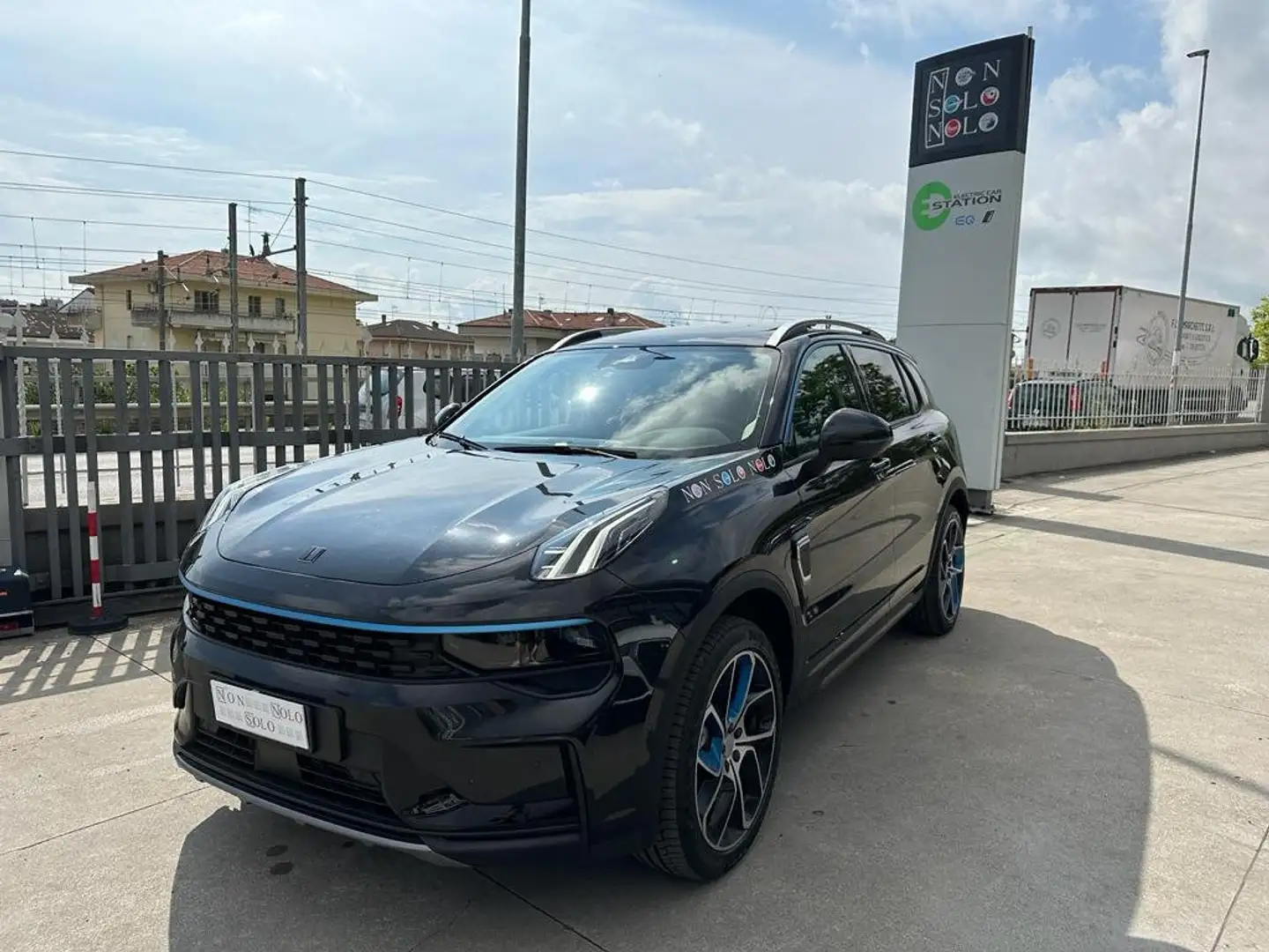Lynk & Co 01 01 1.5 hev hybrid Schwarz - 2