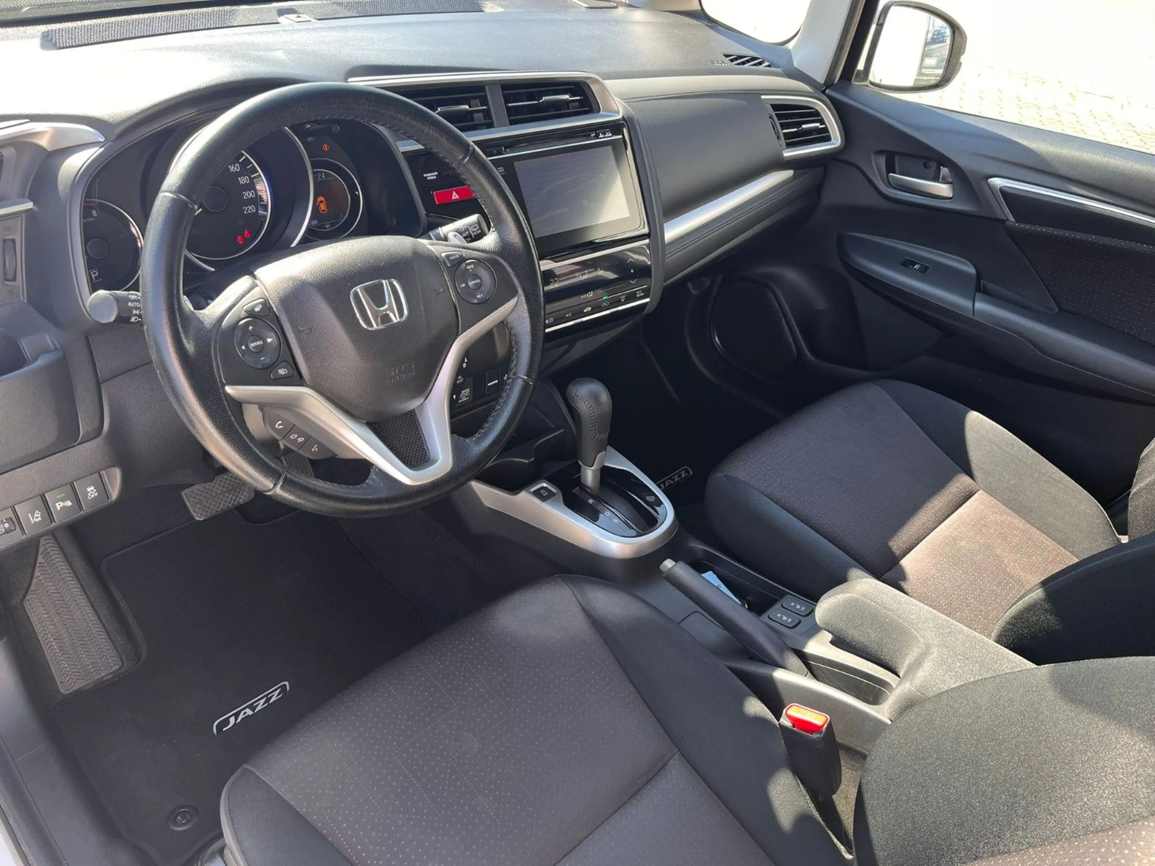 Honda Jazz 1.3 i-VTEC Elegance 1.5 i-Vtec Automatik — photo 11