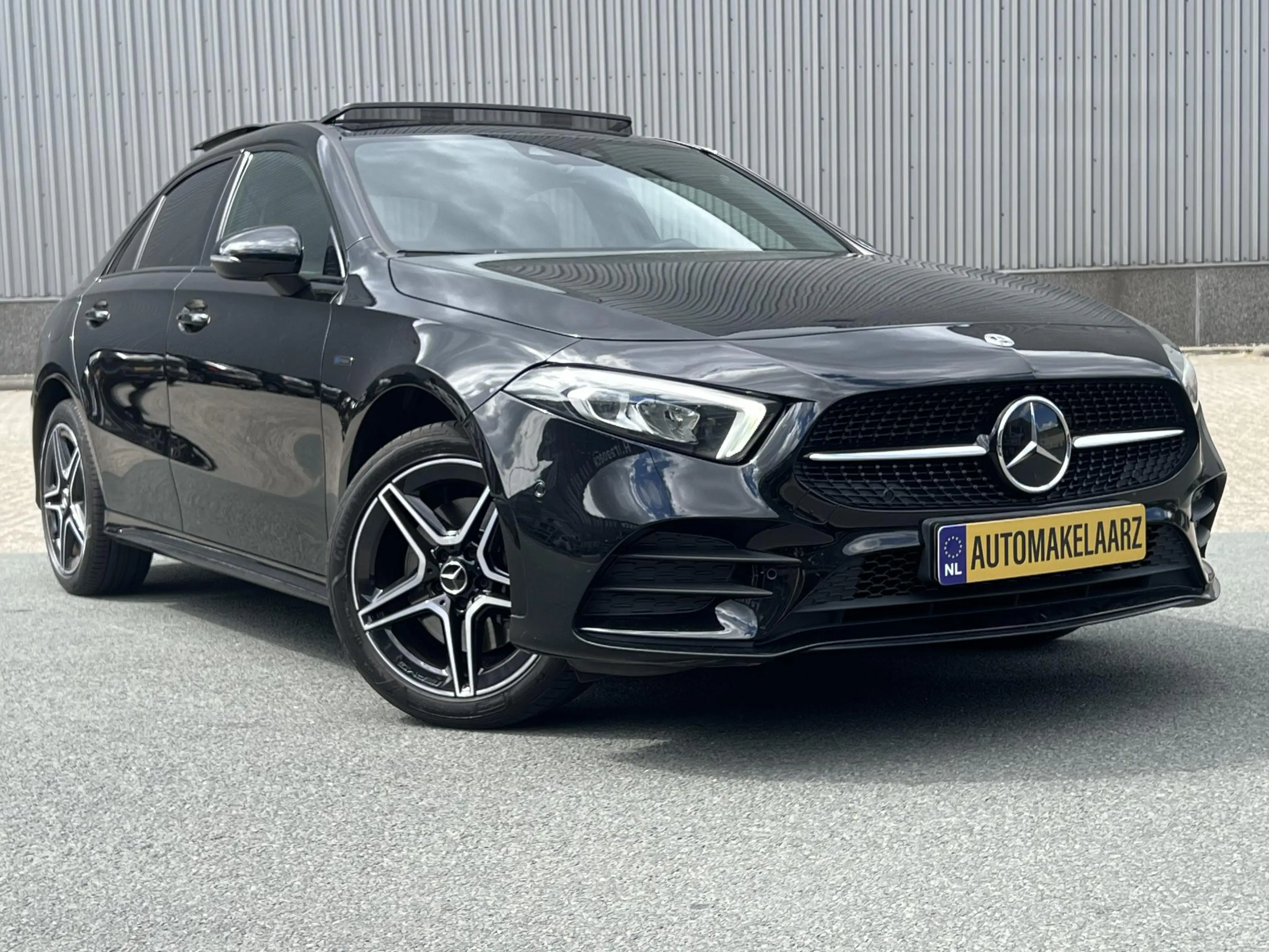 Mercedes-Benz A 250 e AMG PANO KEYLESS SFEER ACC LANE DODEHOEK — photo 3