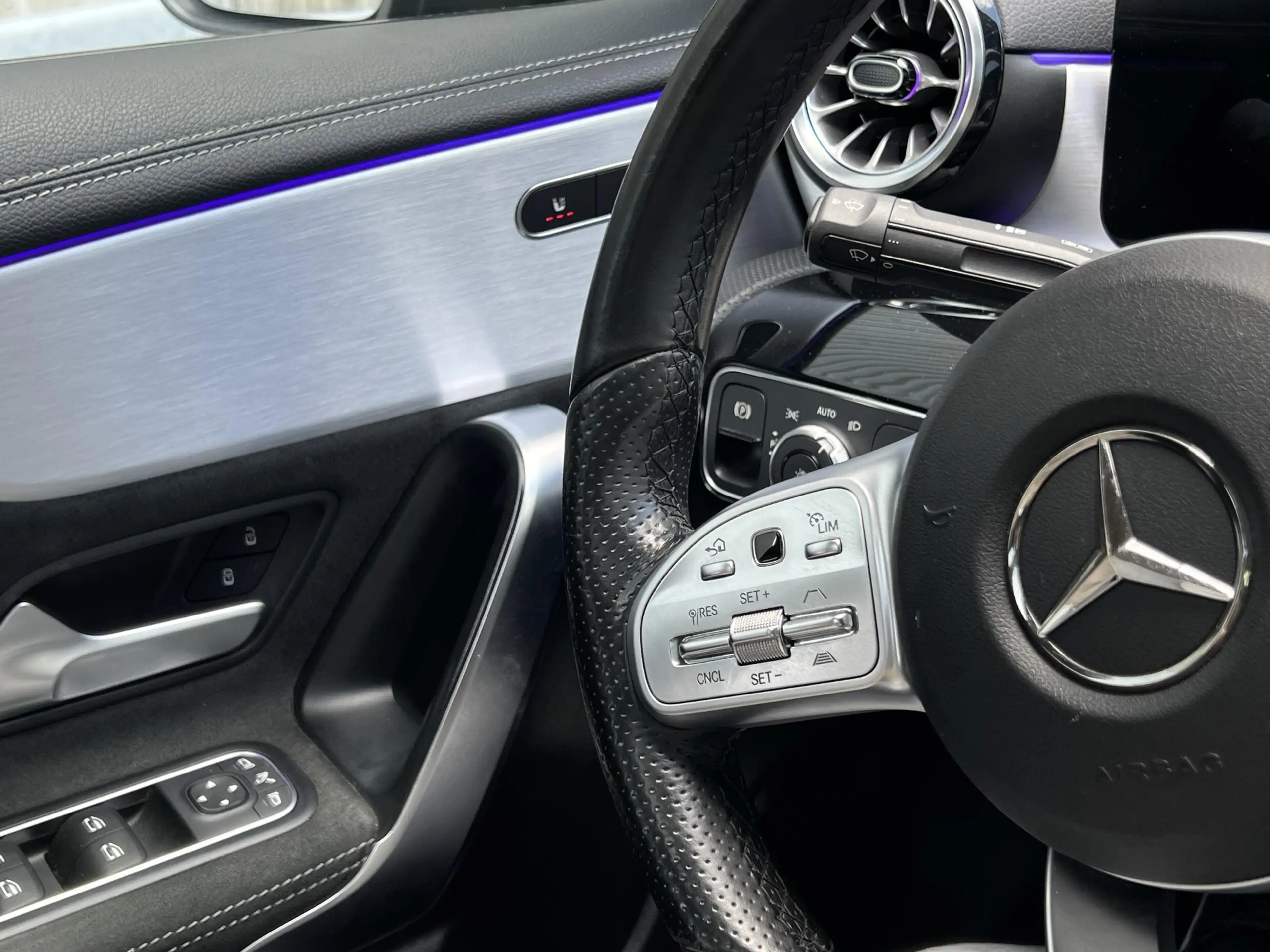 Mercedes-Benz A 250 e AMG PANO KEYLESS SFEER ACC LANE DODEHOEK — photo 12