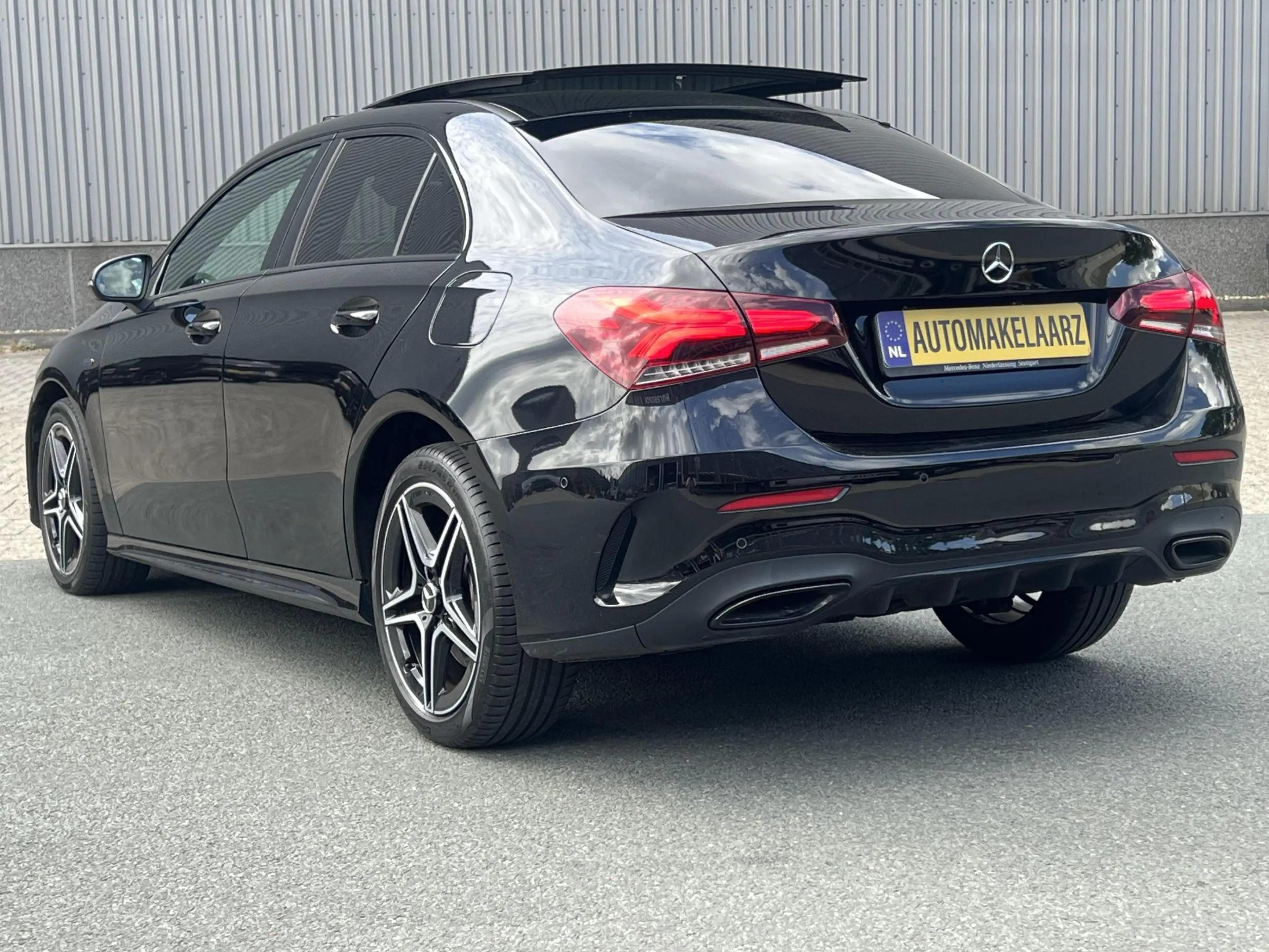 Mercedes-Benz A 250 e AMG PANO KEYLESS SFEER ACC LANE DODEHOEK — photo 4