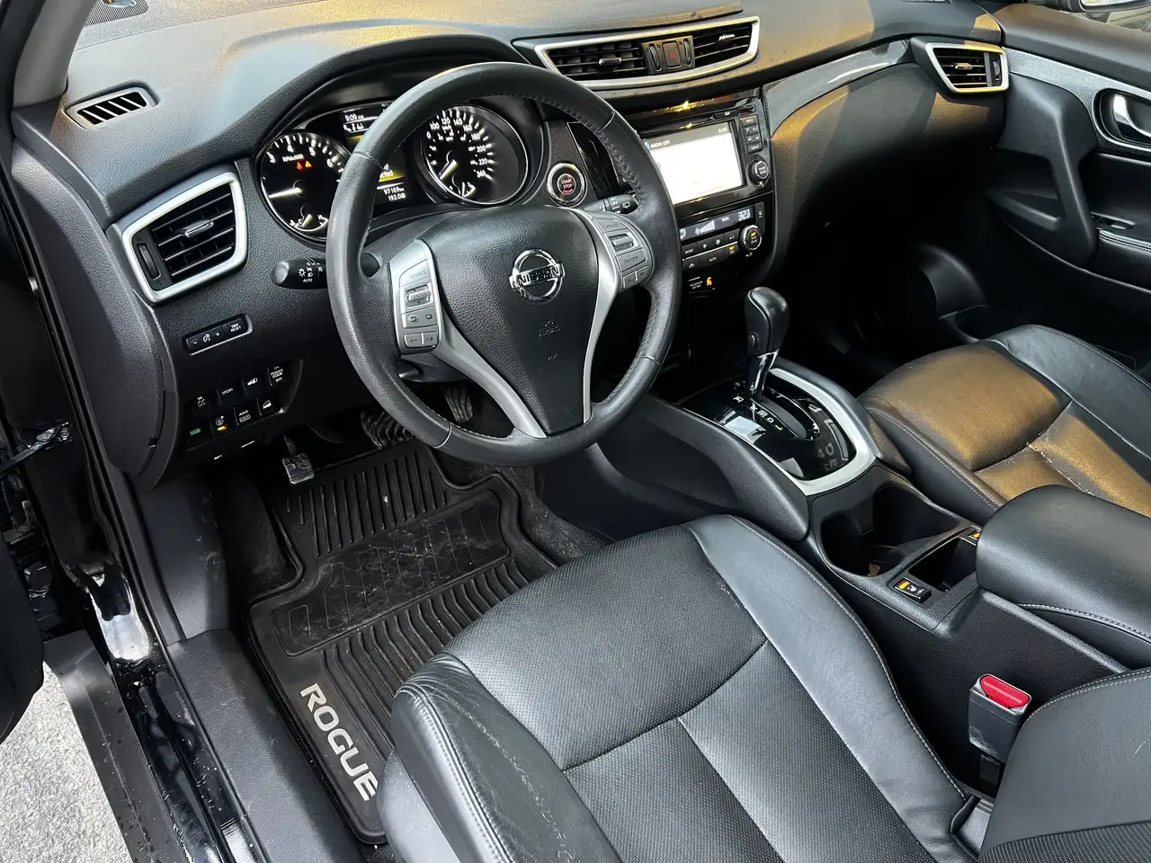 Nissan Rogue снимка Nissan Rogue