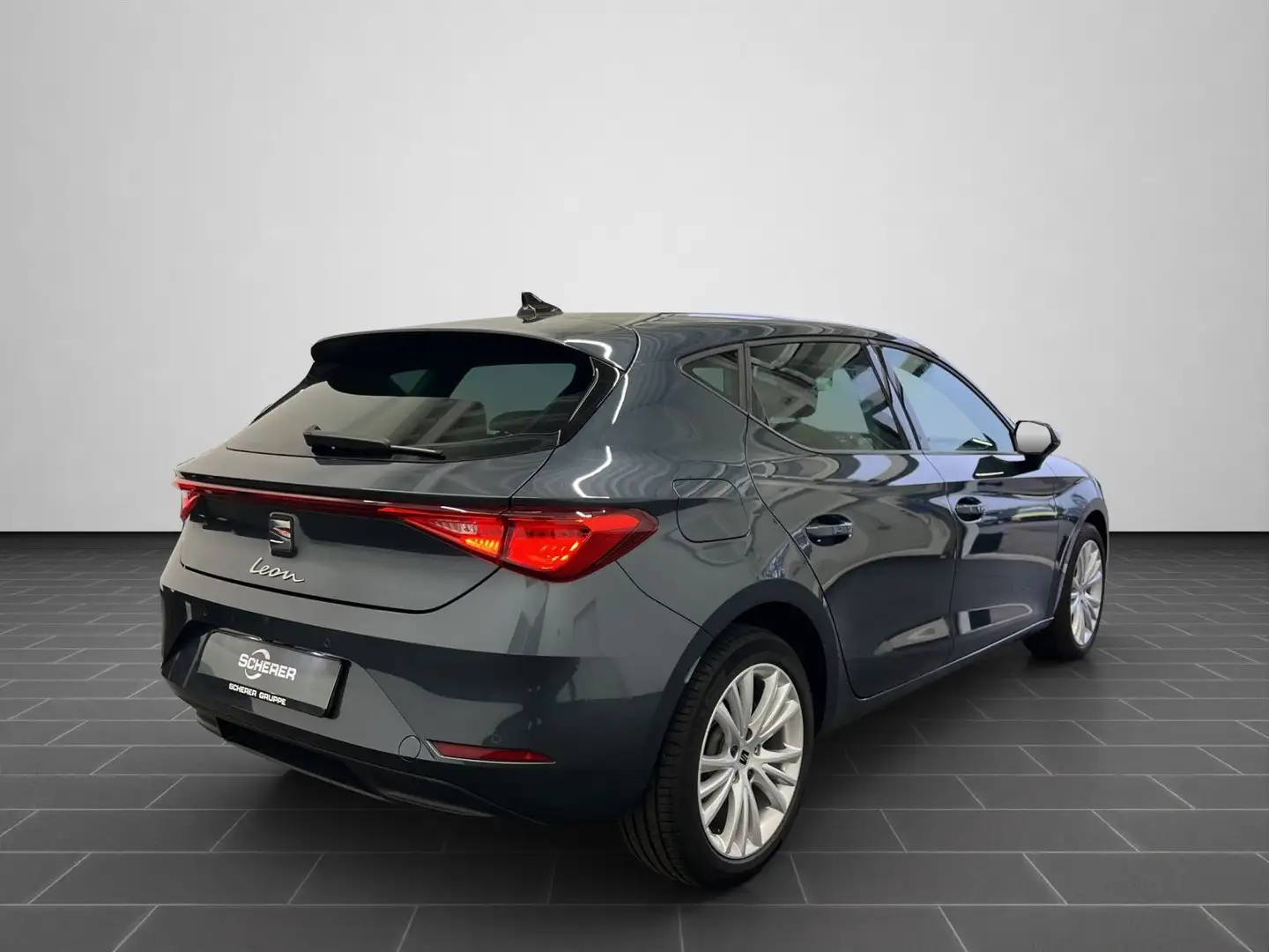 SEAT Leon Style 1.0 eTSI Grau - 2