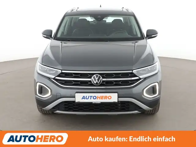 Volkswagen T-Roc view 9