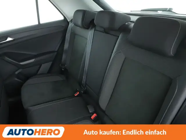 Volkswagen T-Roc view 14