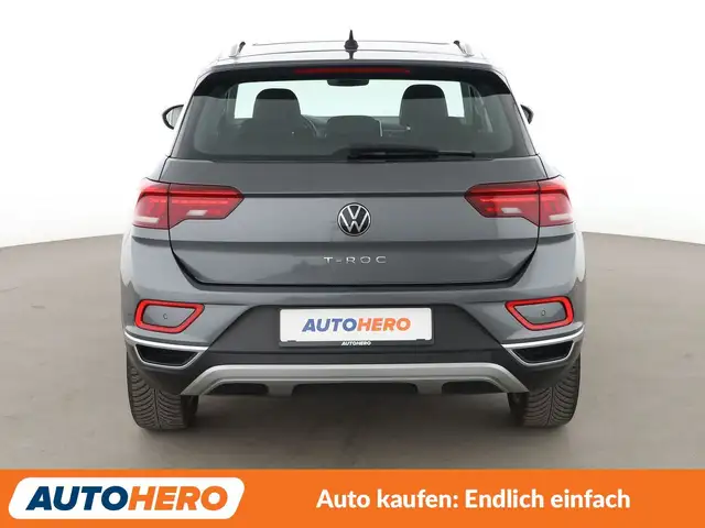 Volkswagen T-Roc view 5