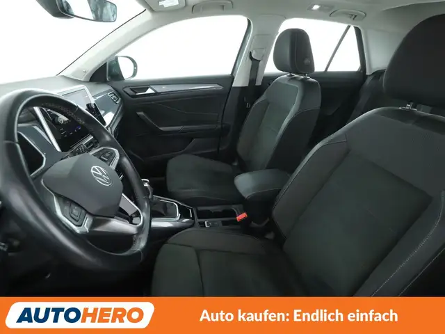 Volkswagen T-Roc view 10