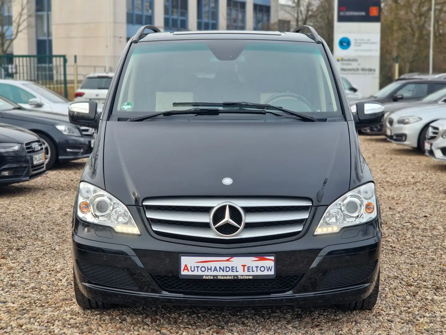 Mercedes-Benz Viano 3.0 CDI Kompakt *Individual* 7-Sitzer Fekete - 2