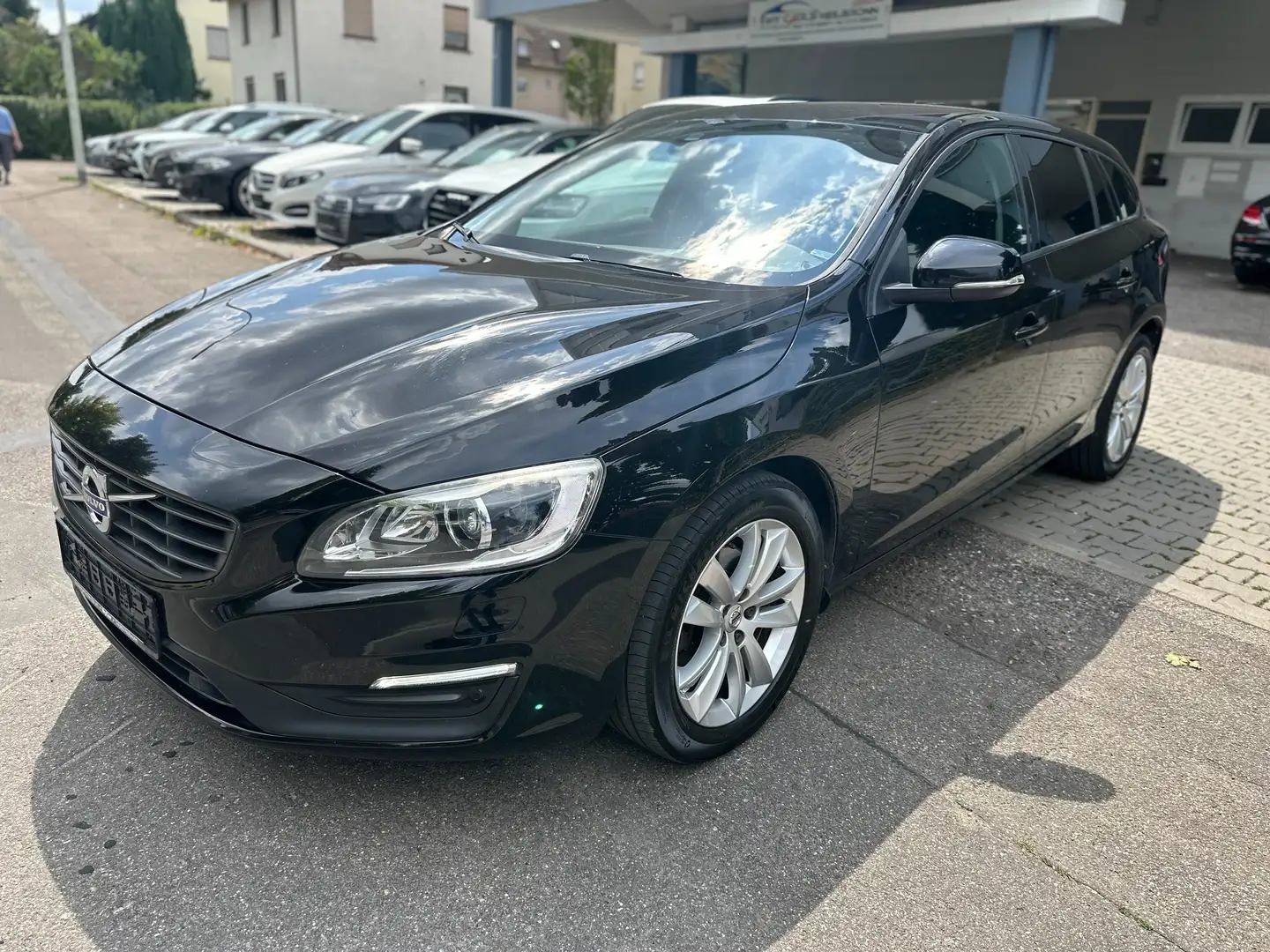 Volvo V60 Linje Business Automatik Navigation Scheckheft Noir - 1