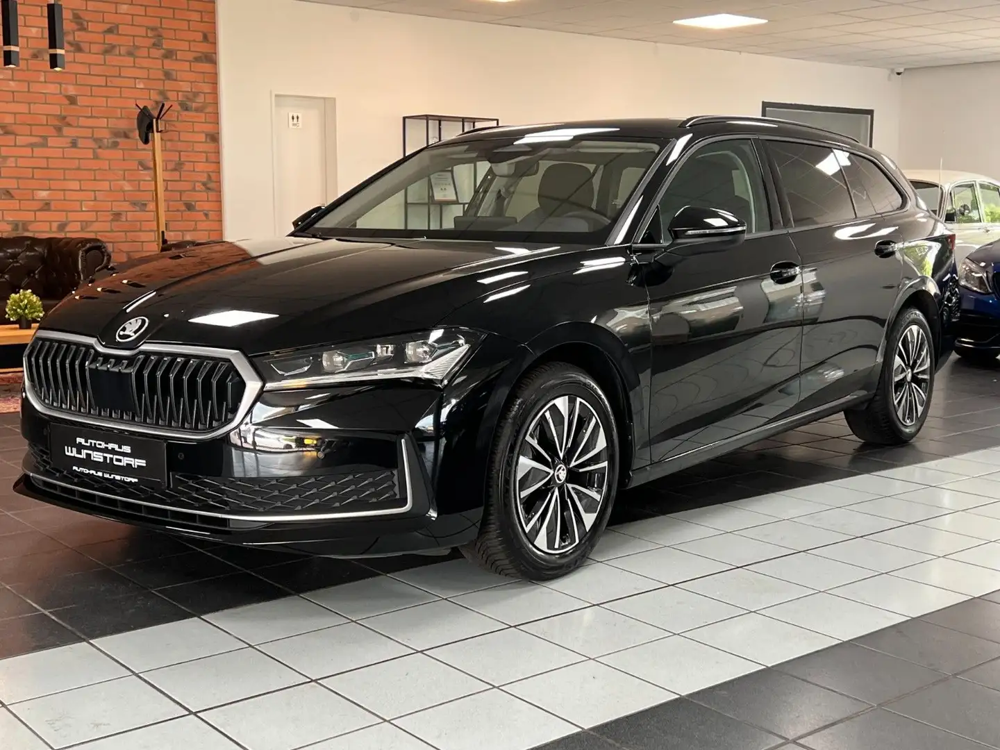 Skoda Superb Combi 2.0 TDI Selection DSG/NAVI/LED/CAM/ crna - 1