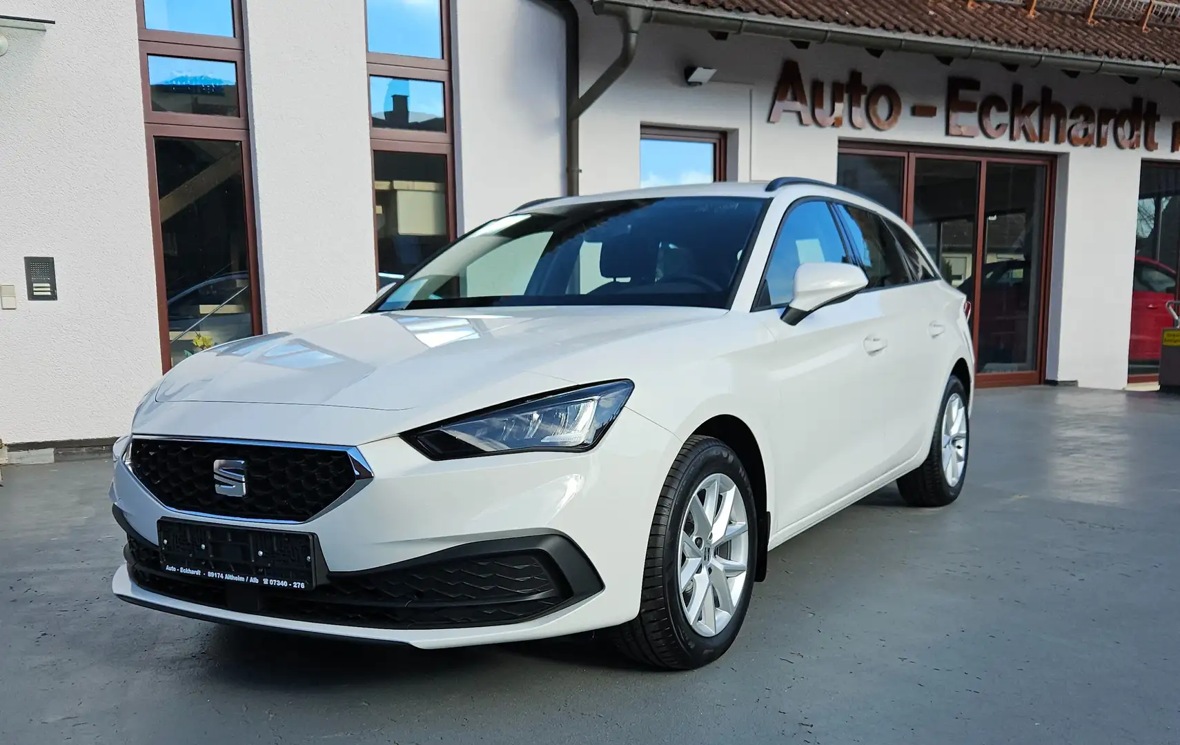 SEAT Leon Style LED SHZ AHK DAB Weiß - 1