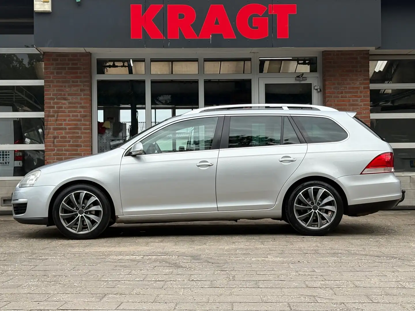 Volkswagen Golf Variant Trendline 1.4 TSI 122 pk - climate - cruise - lich Grijs - 2