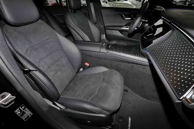 Mercedes-Benz E-Class view 4