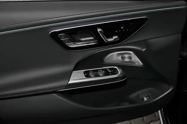 Mercedes-Benz E-Class view 12