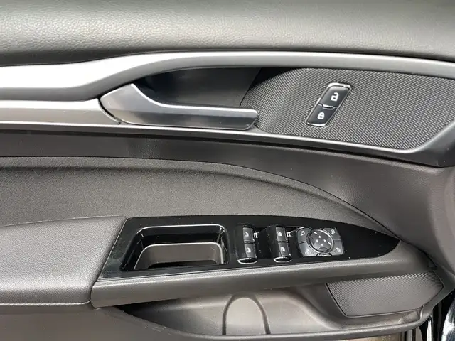Ford Mondeo view 8
