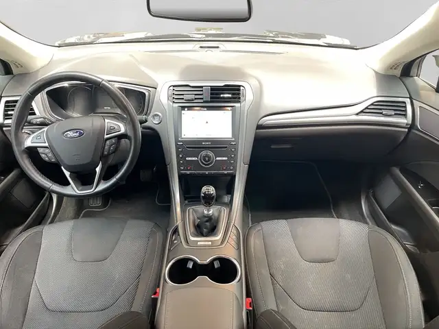 Ford Mondeo view 5