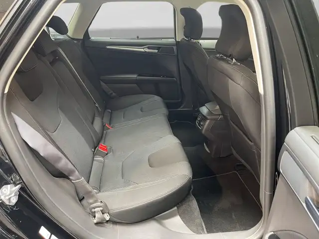 Ford Mondeo view 6