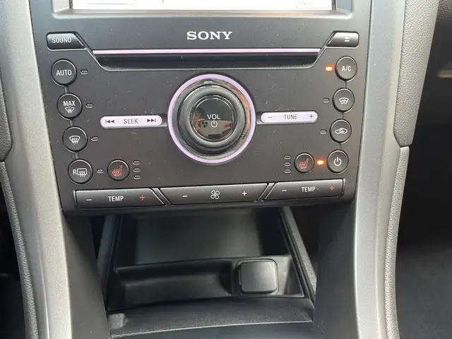 Ford Mondeo view 12