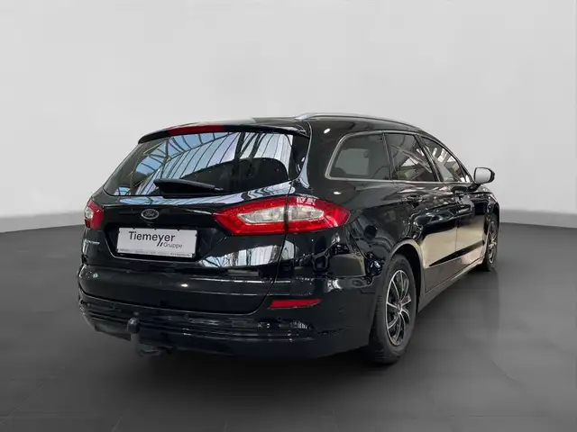 Ford Mondeo view 3