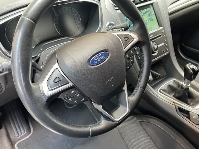 Ford Mondeo view 9