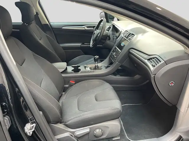 Ford Mondeo view 4