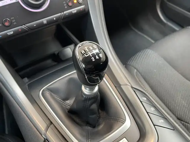 Ford Mondeo view 11