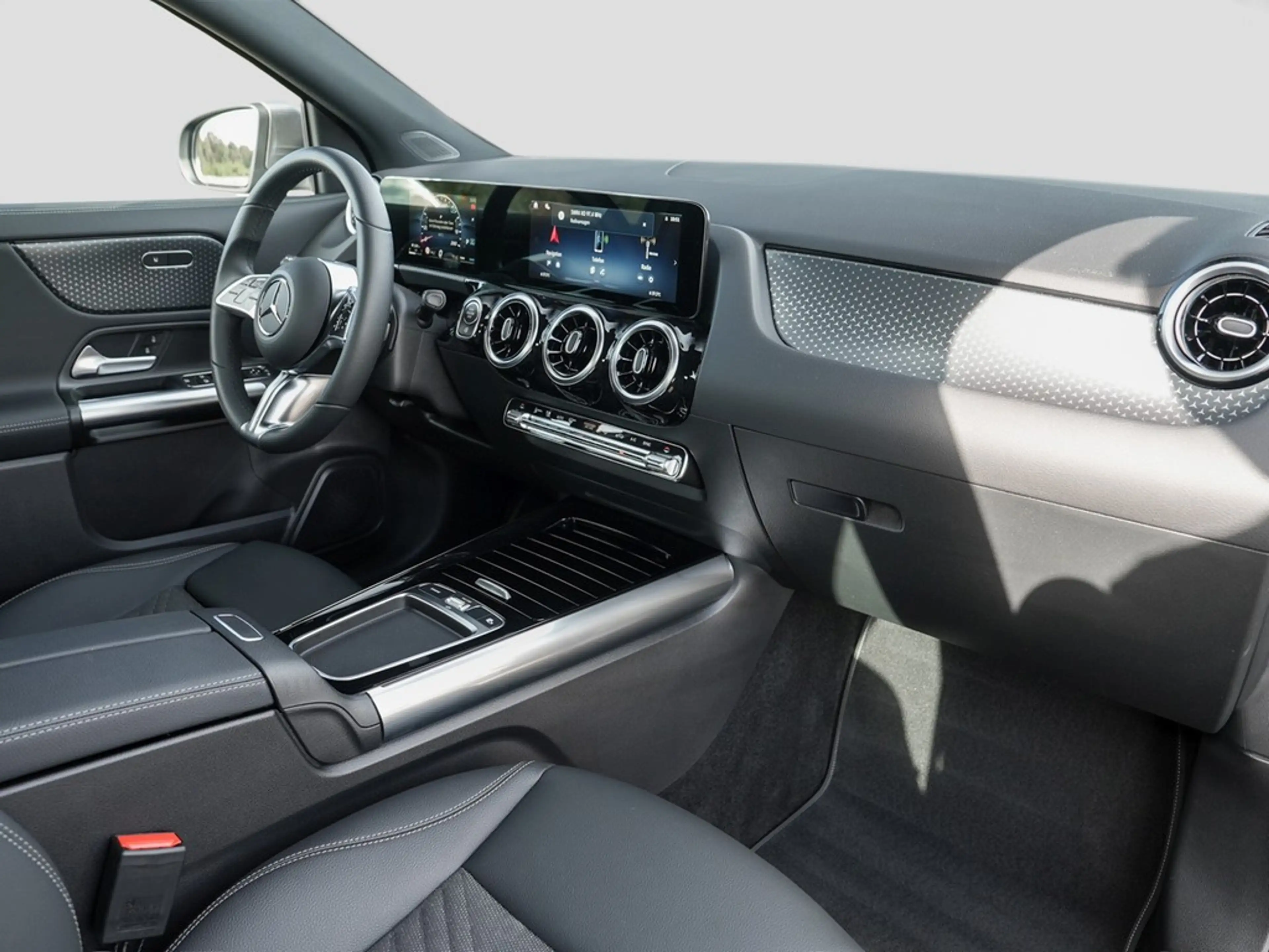 Mercedes-Benz GLA 200 Desingpaket Advanced *LED*AHK*Navi*Kamera*Kessy... — photo 8
