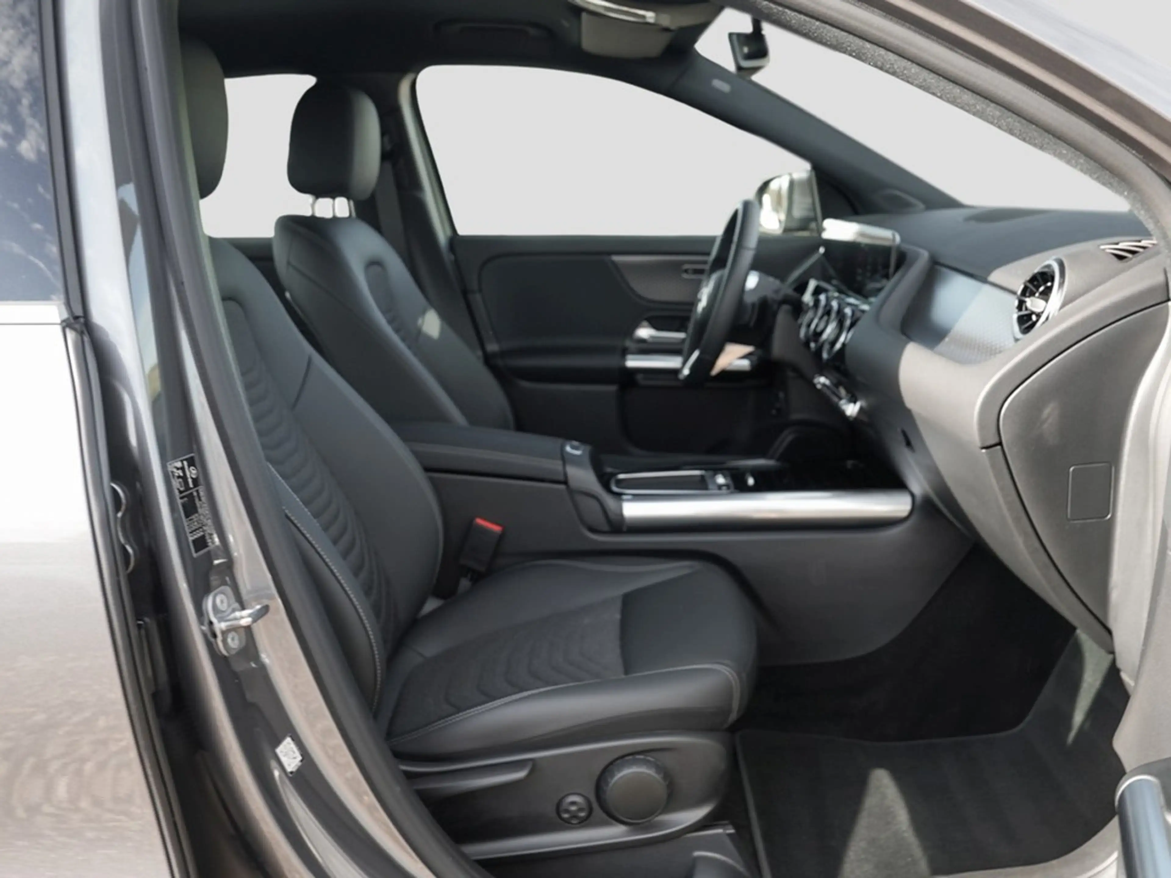 Mercedes-Benz GLA 200 Desingpaket Advanced *LED*AHK*Navi*Kamera*Kessy... — photo 7