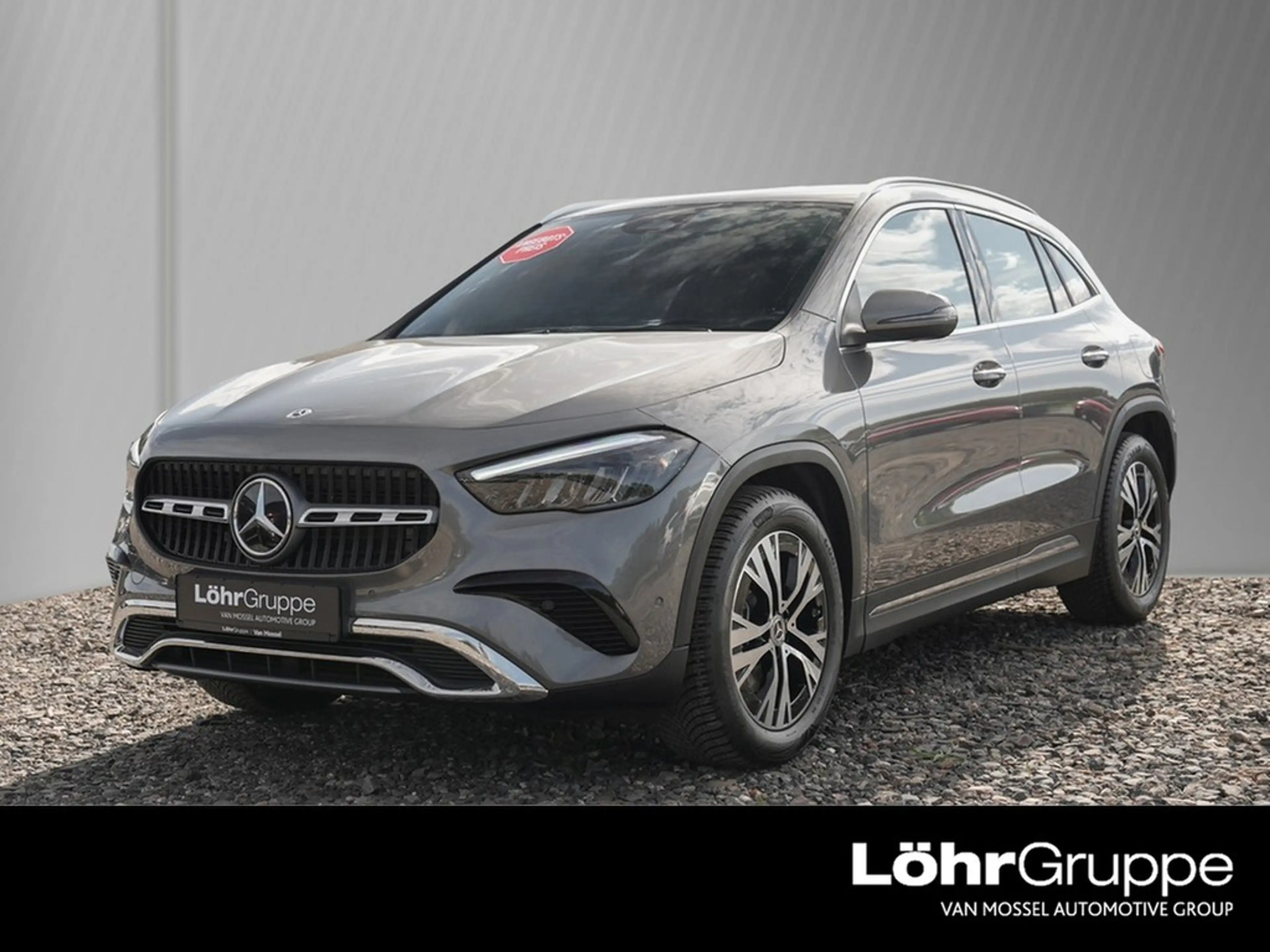 Mercedes-Benz GLA 200 Desingpaket Advanced *LED*AHK*Navi*Kamera*Kessy...