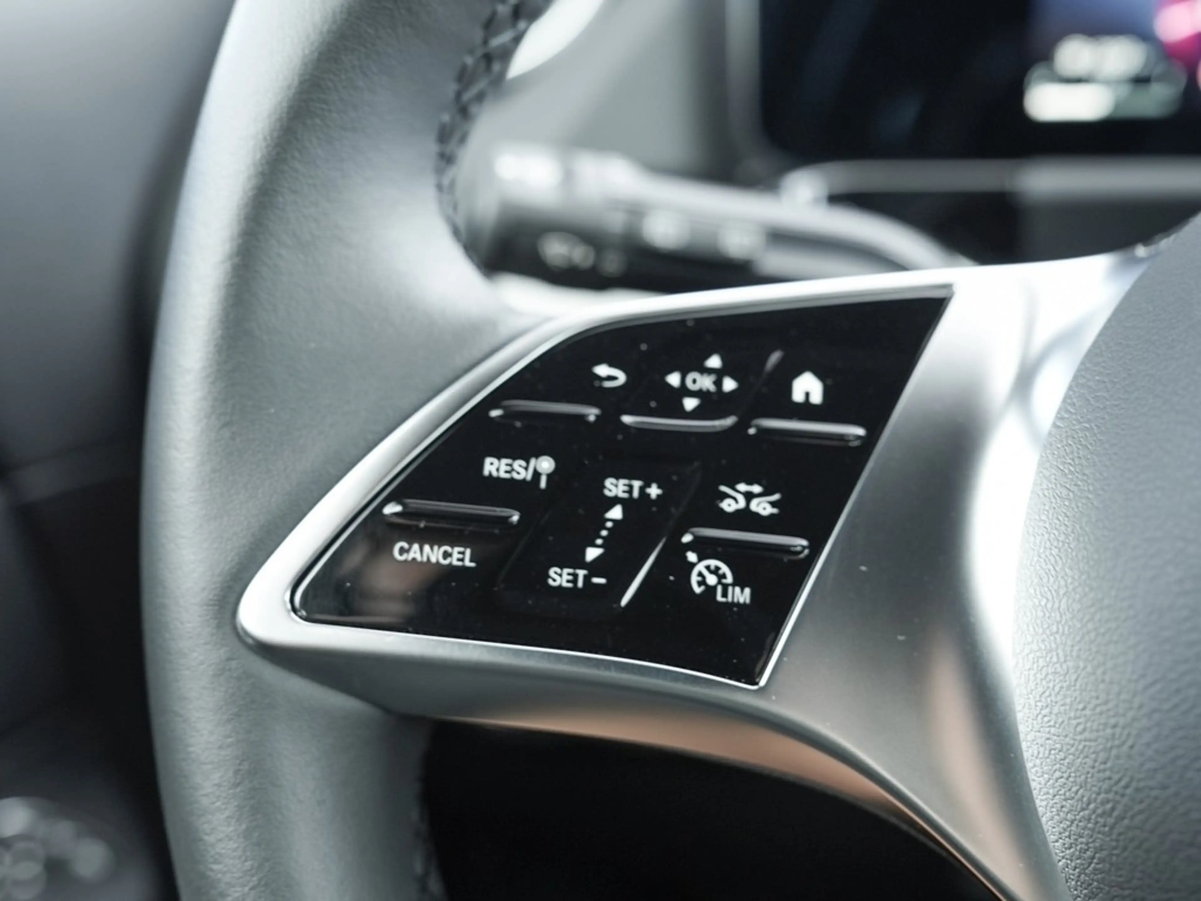Mercedes-Benz GLA 200 Desingpaket Advanced *LED*AHK*Navi*Kamera*Kessy... — photo 15