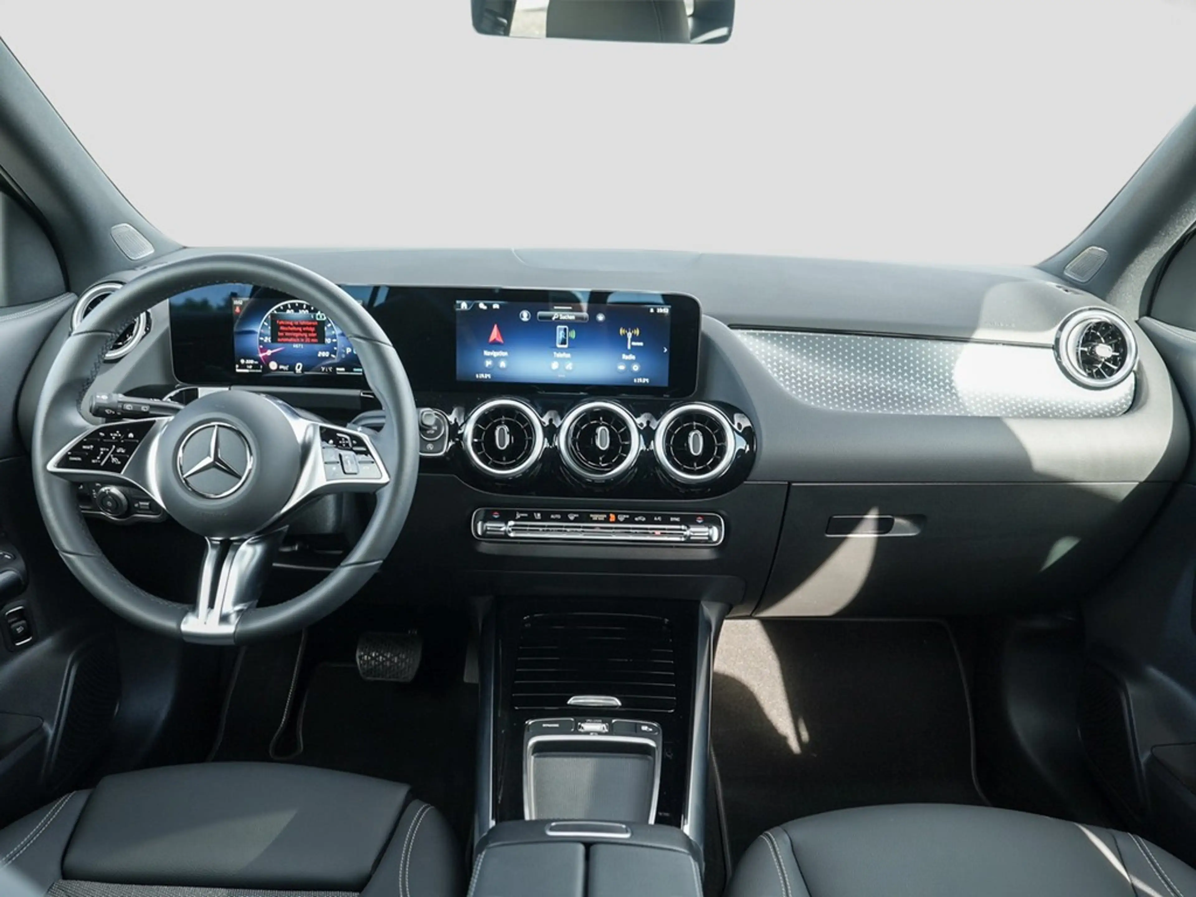 Mercedes-Benz GLA 200 Desingpaket Advanced *LED*AHK*Navi*Kamera*Kessy... — photo 12