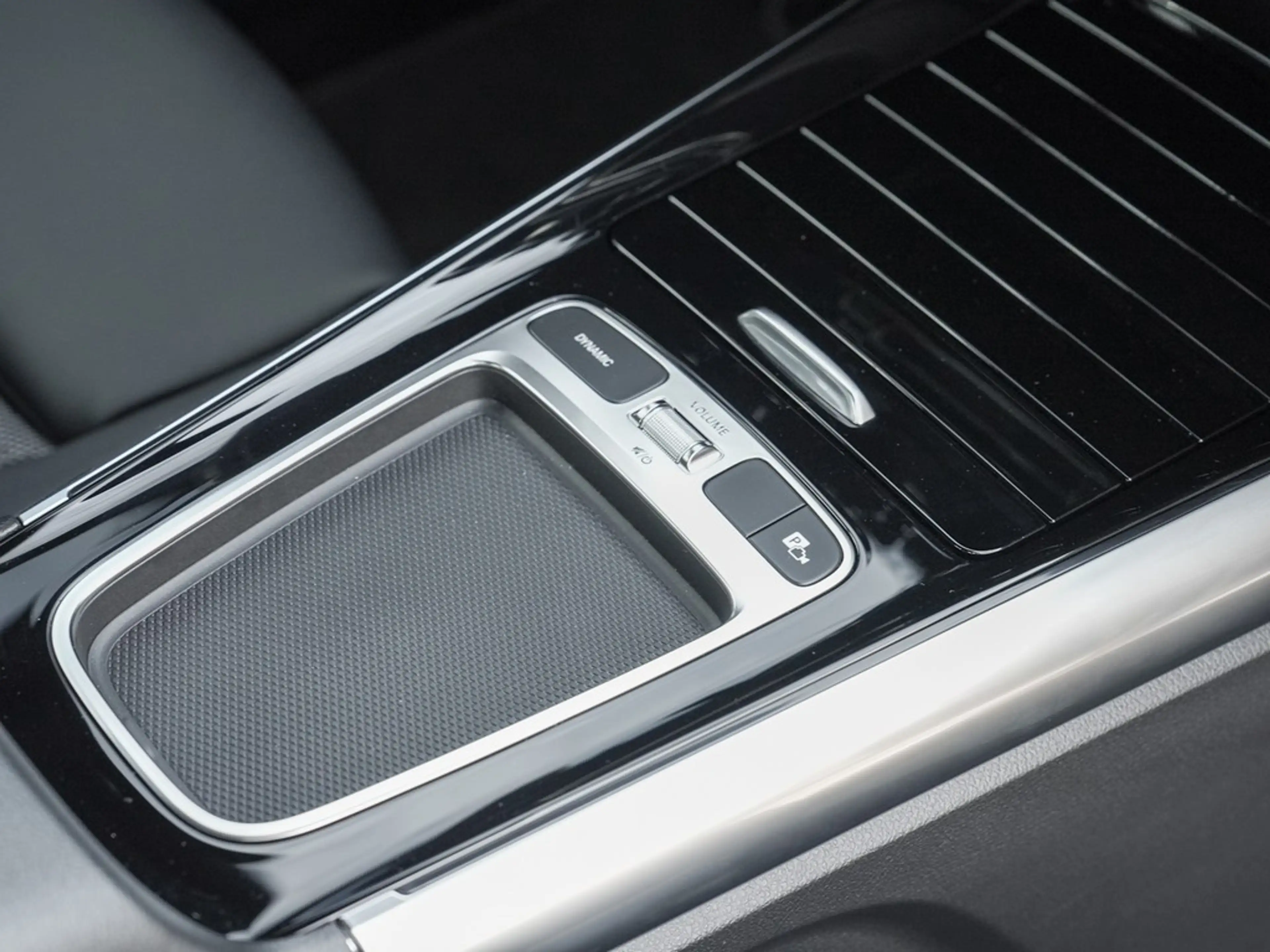 Mercedes-Benz GLA 200 Desingpaket Advanced *LED*AHK*Navi*Kamera*Kessy... — photo 9