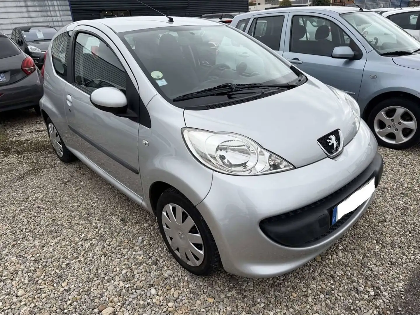 Peugeot 107 1.0 12v Trendy 3p Grijs - 2