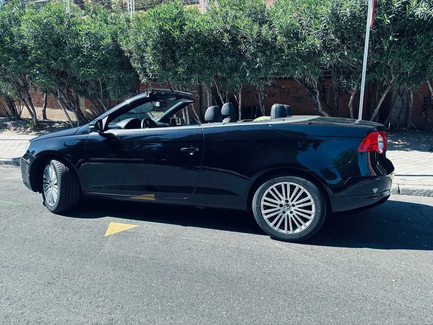 Volkswagen Eos 1.4 TSI Excellence 160 crna - 2