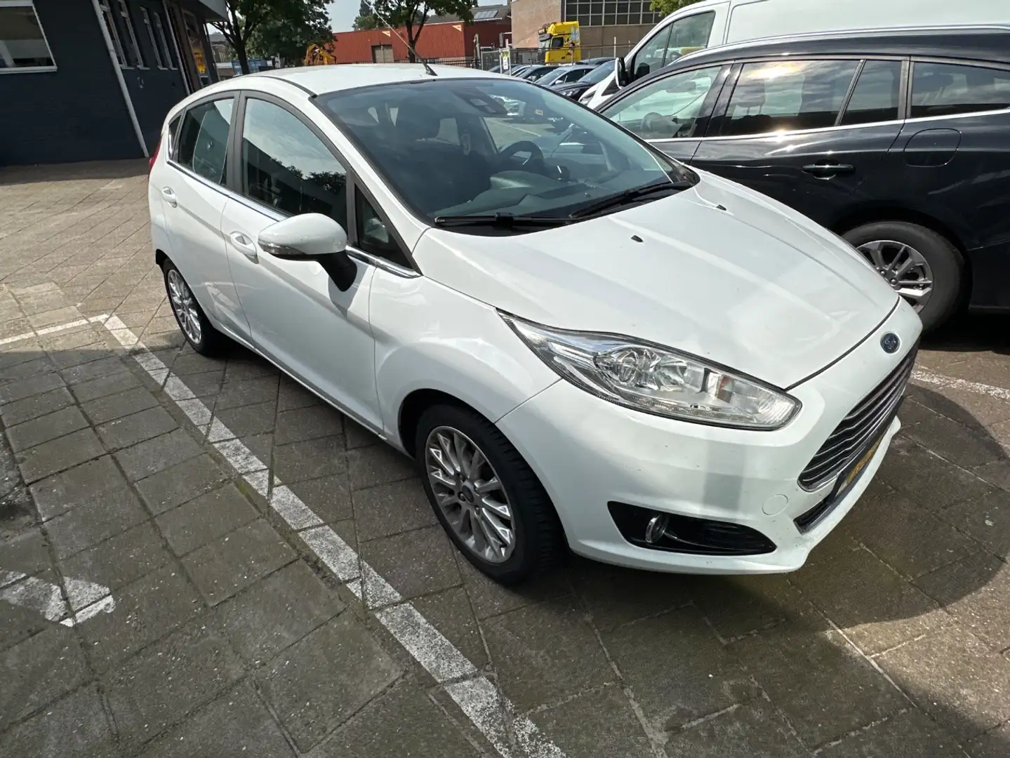 Ford Fiesta 1.0 EcoBoost Titanium X | Airco (automatisch) | Cr Wit - 2
