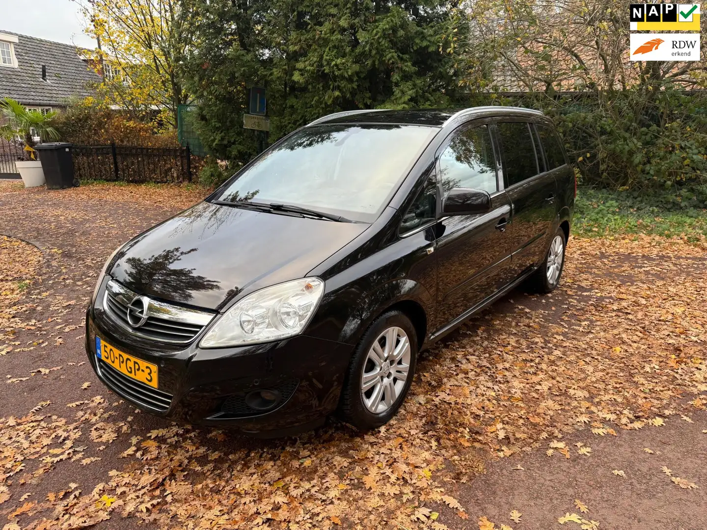 Opel Zafira 1.8 Cosmo / Navi / Airco / 7p / NAP / Trekhaak / A Noir - 1