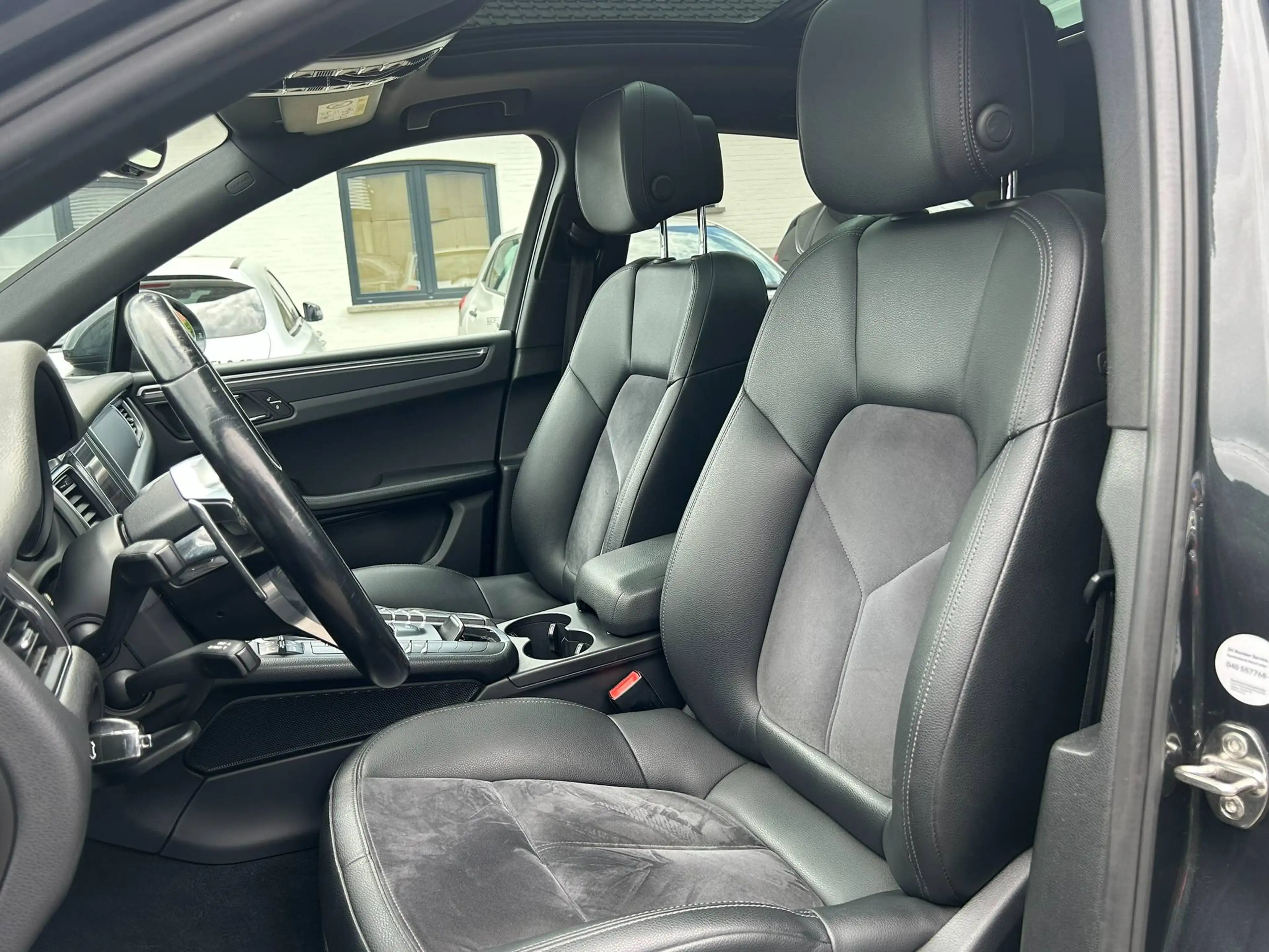 Porsche Macan Macan 2.0 Turbo PDK — photo 14