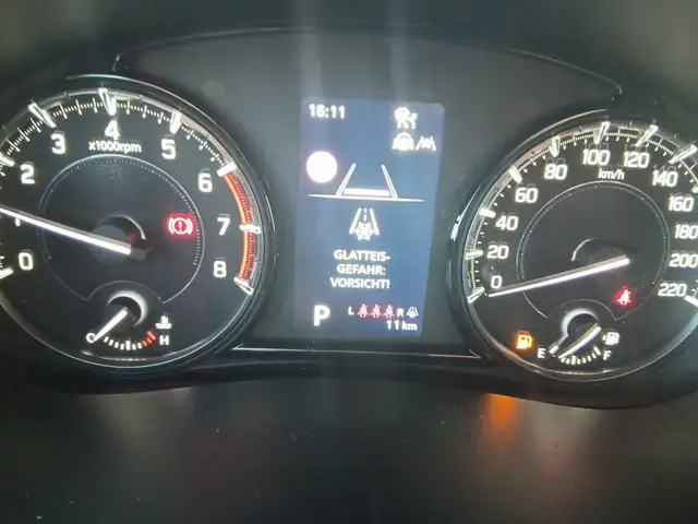 Suzuki S-Cross view 10