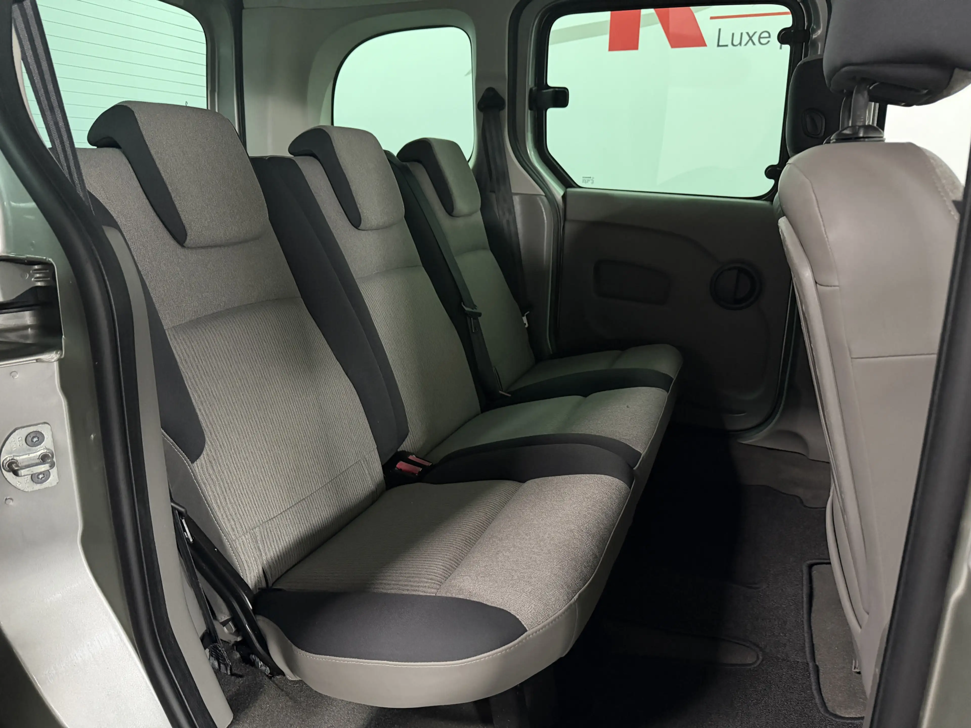 Renault Kangoo Family 1.6-16V Privilège - Automaat - 5 pers. — photo 21