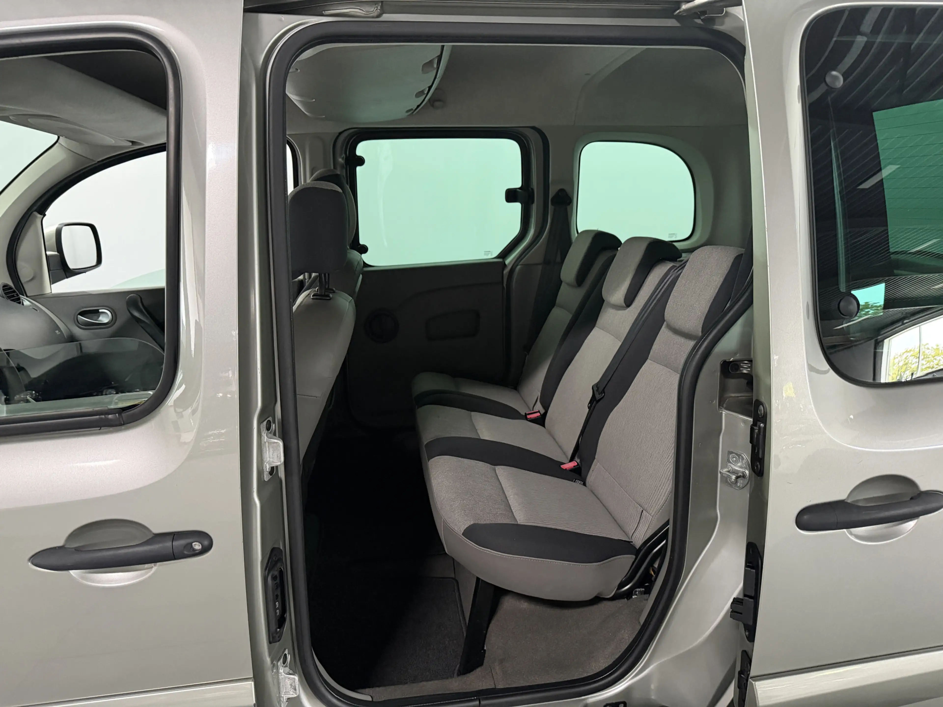 Renault Kangoo Family 1.6-16V Privilège - Automaat - 5 pers. — photo 18