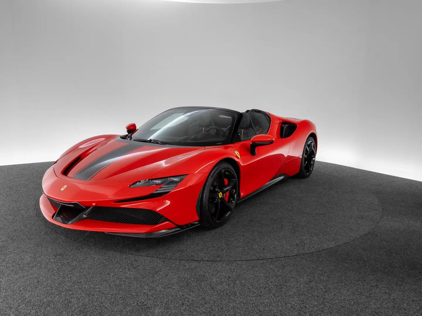 Ferrari SF90 Spider Червоний - 1