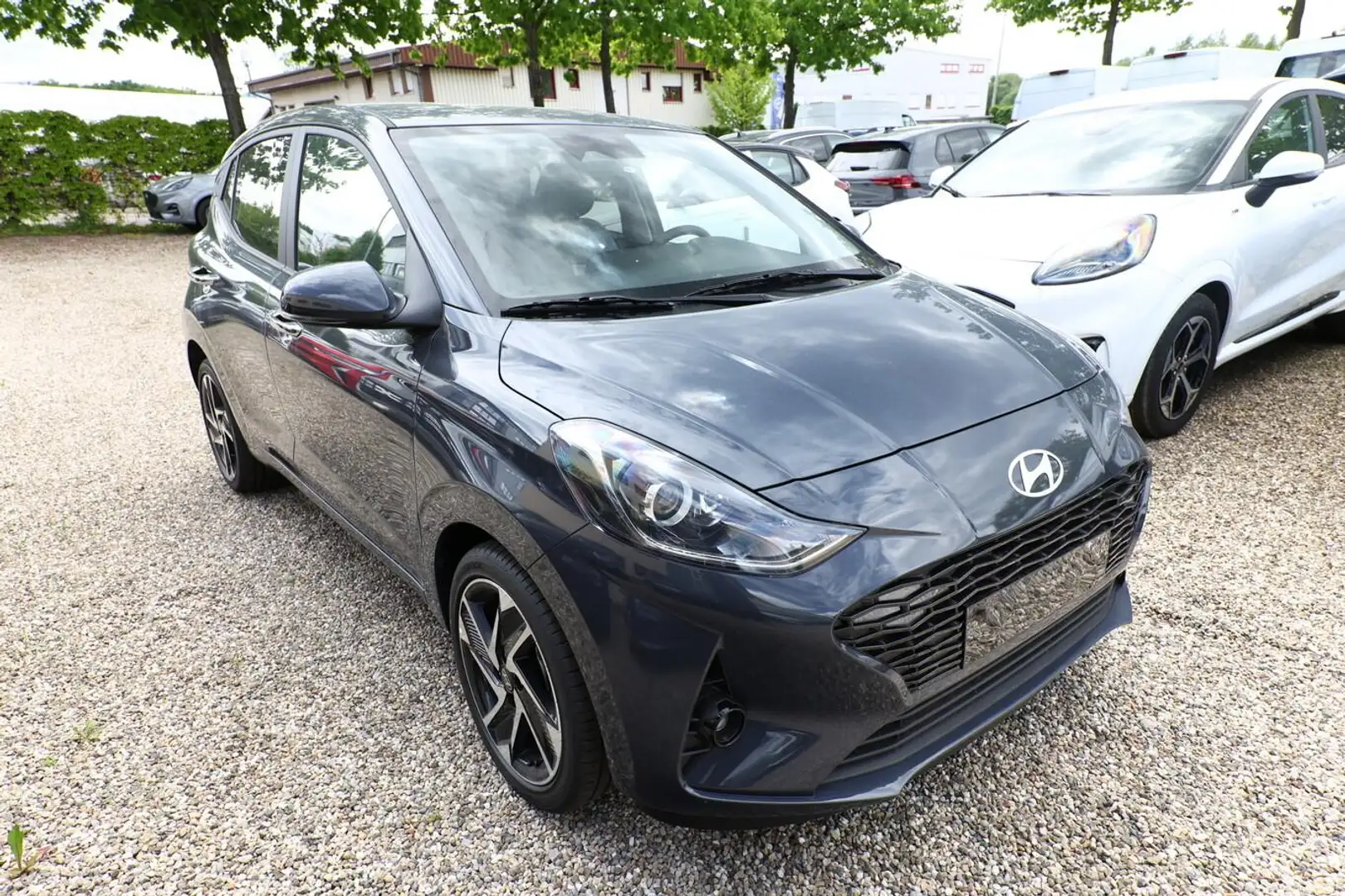 Hyundai i10 1.2 MPI 79 AT Prime Nav SHZ Kam Privacy 16Z 58 ... Grau - 2