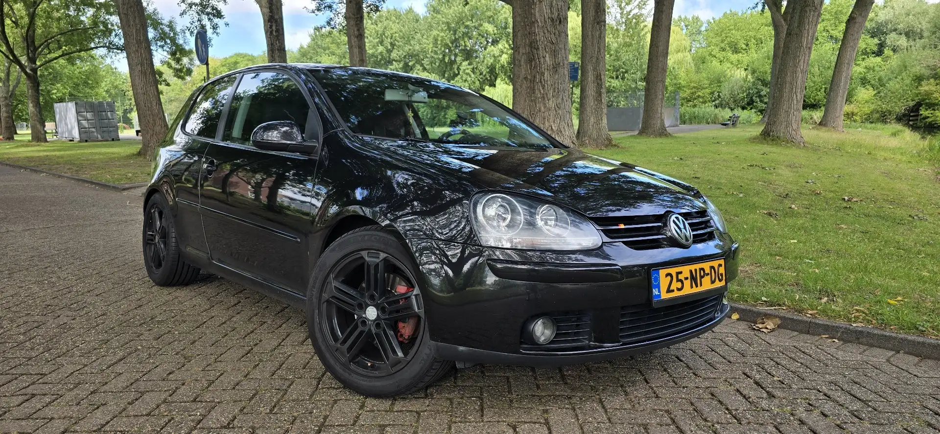 Volkswagen Golf 1.6 FSI Sportline - 2