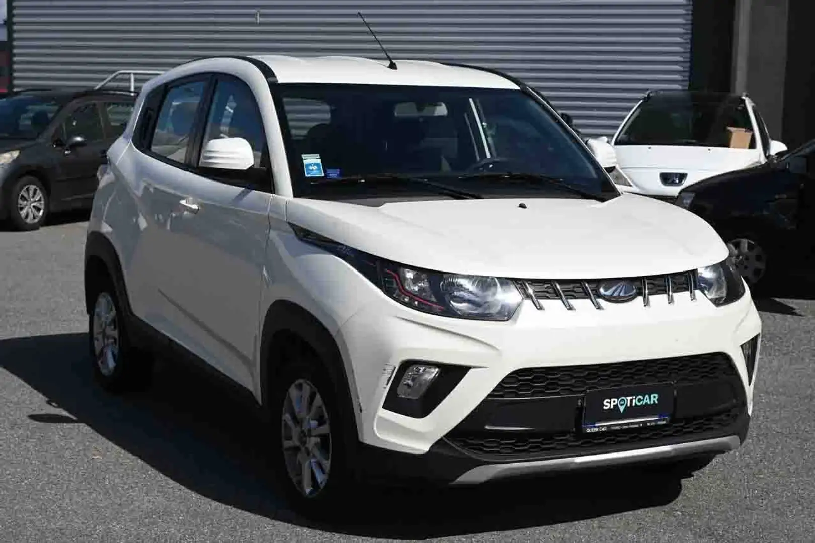 Mahindra KUV100 1.2 K8 m-bifuel Weiß - 2
