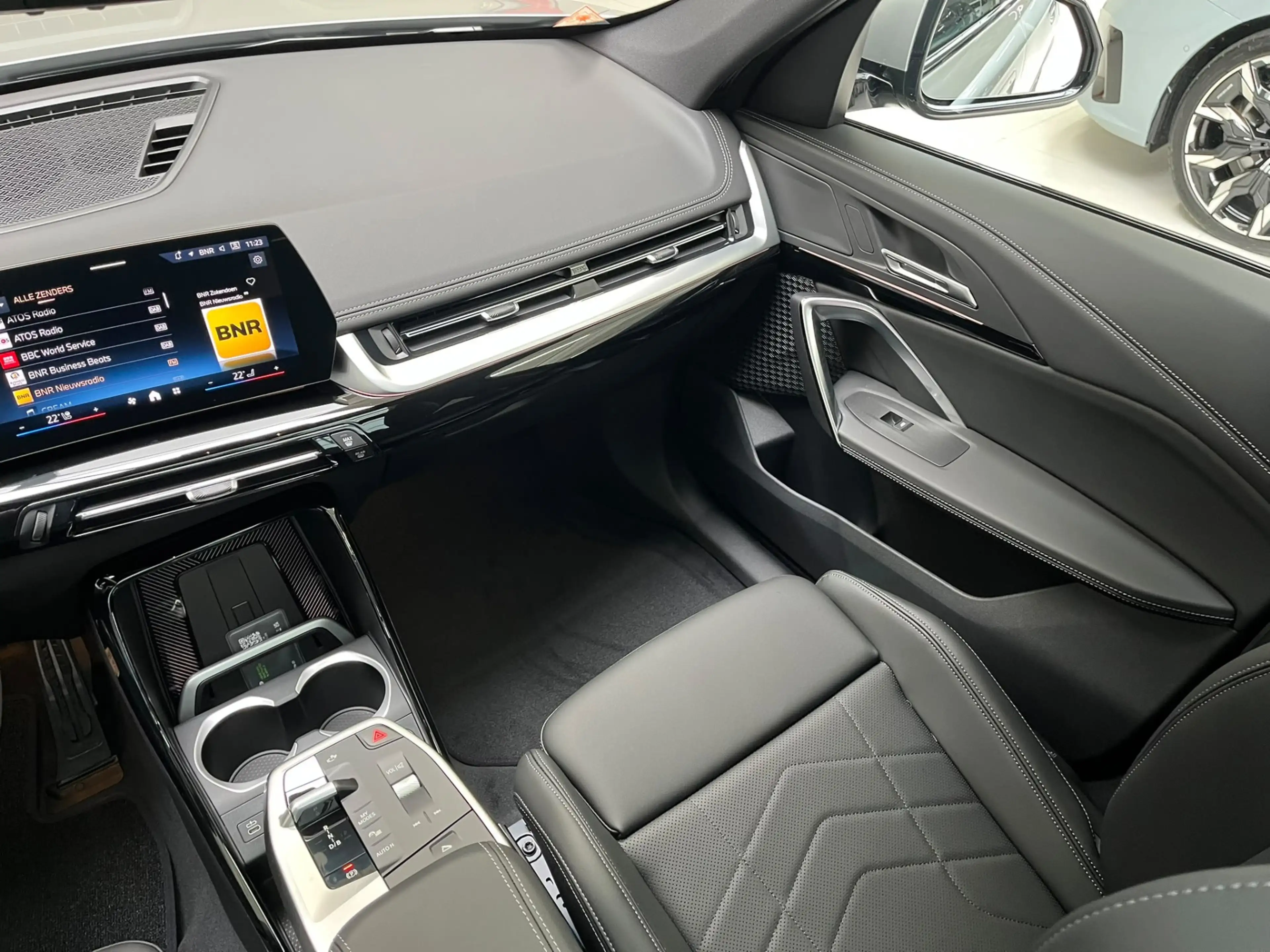 BMW iX1 eDrive20 67 kWh — photo 4