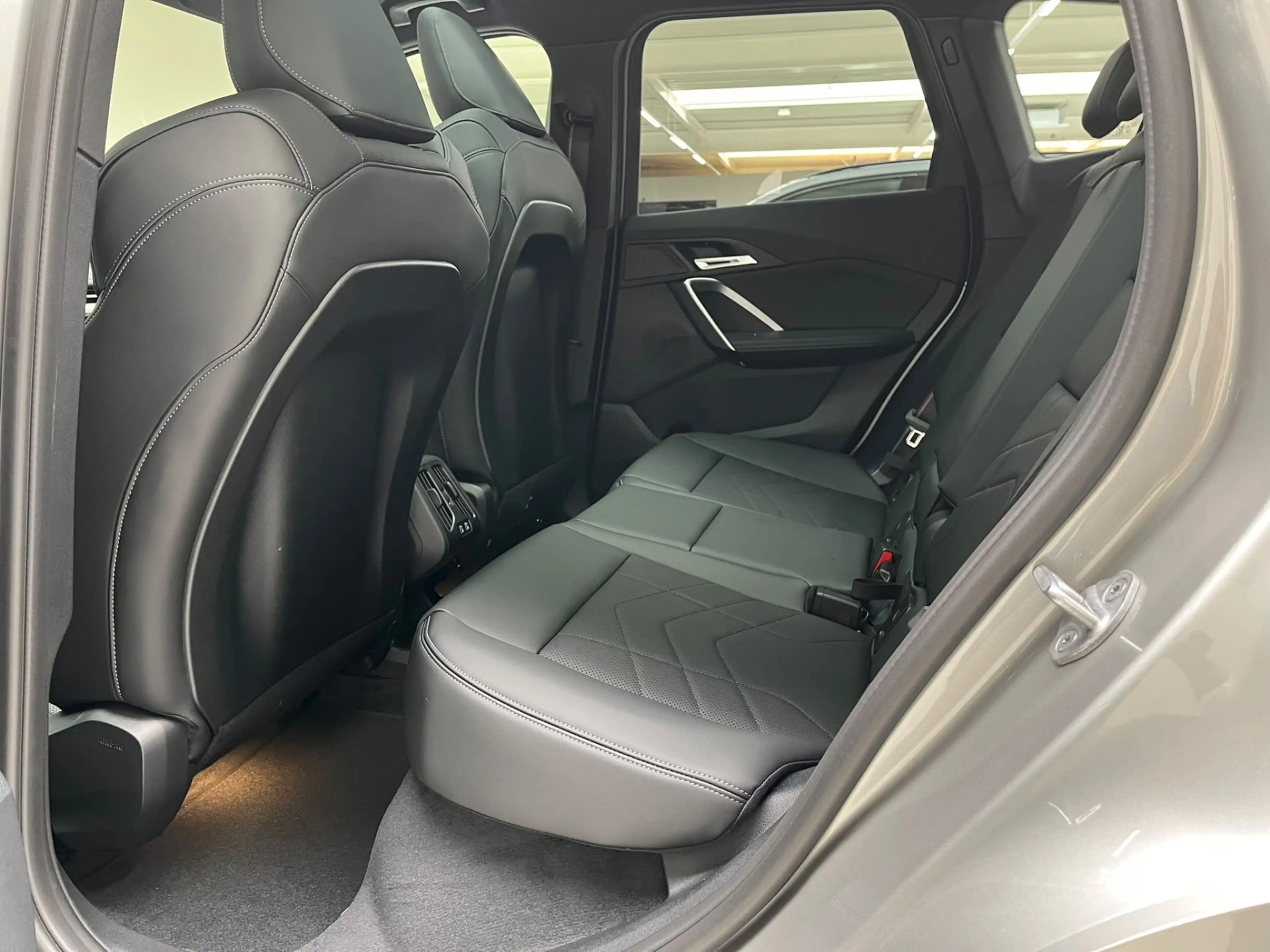 BMW iX1 eDrive20 67 kWh — photo 10